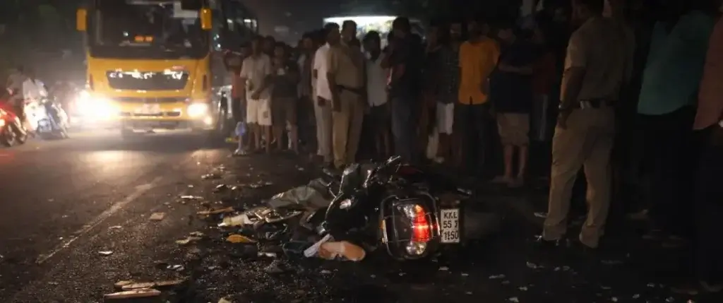 palakkad-bus-scooter-accident-woman-killed