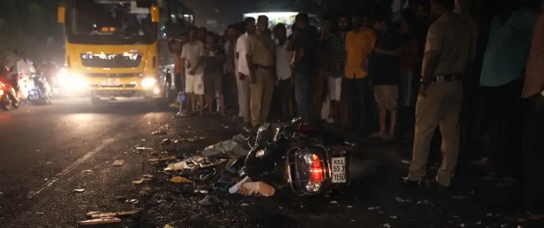 palakkad-bus-scooter-accident-woman-killed